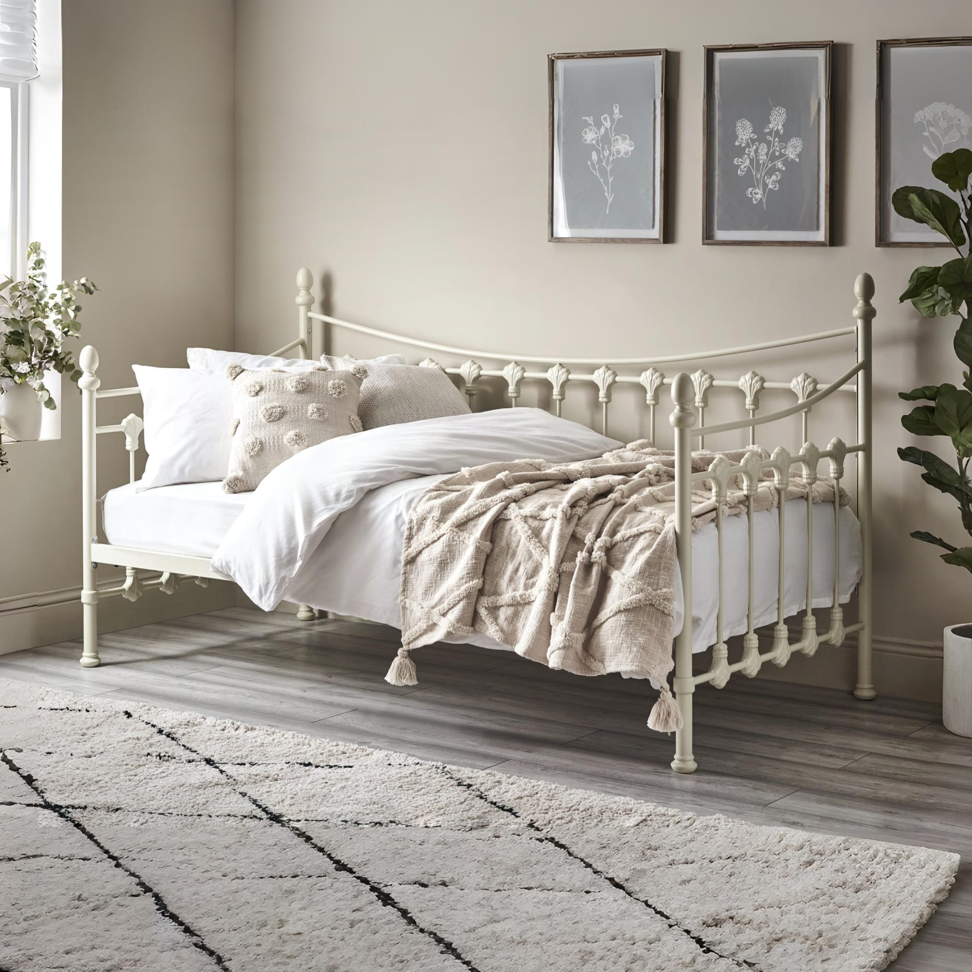 Versailles Daybed