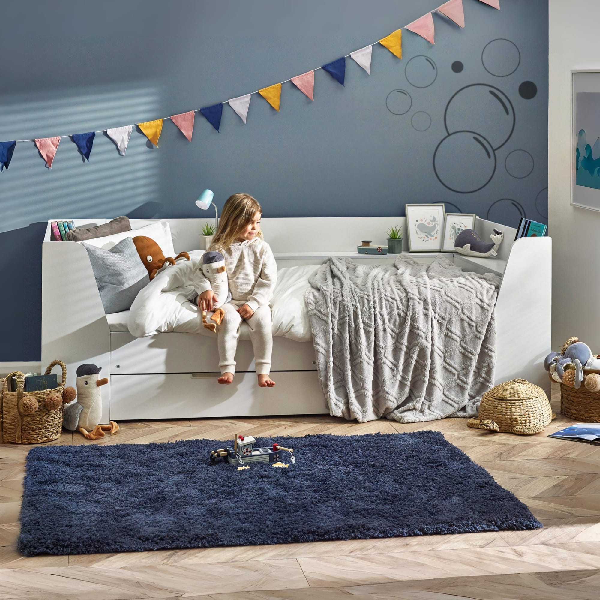 Cyclone Daybed All White